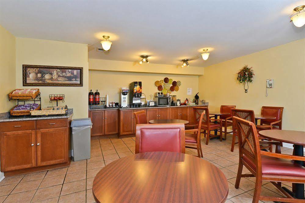 Days Inn By Wyndham Abbeville Exterior photo