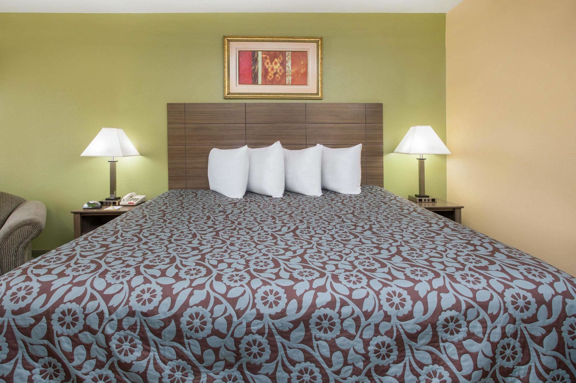 Days Inn By Wyndham Abbeville Exterior photo